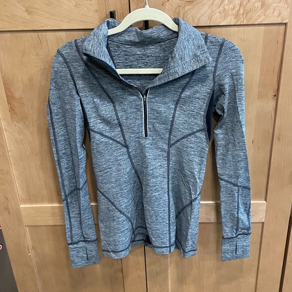 Light material Lululemon half zip - Picture 1 of 4